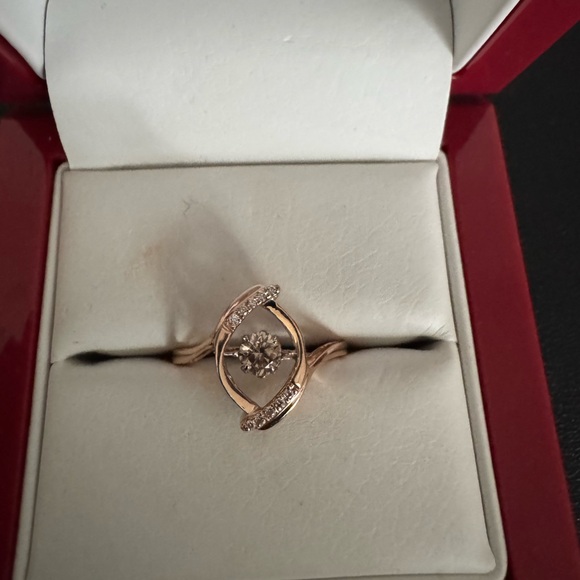 Dancing Diamond Ring - Picture 3 of 3